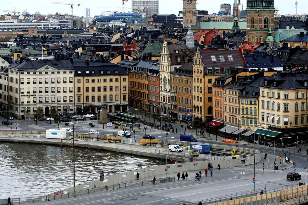Stockholm er nummer to på UBS sin liste over finanssentre med boligpriser på boblenivå. Bildet viser Gamla Stan. Foto: INTS KALNINS