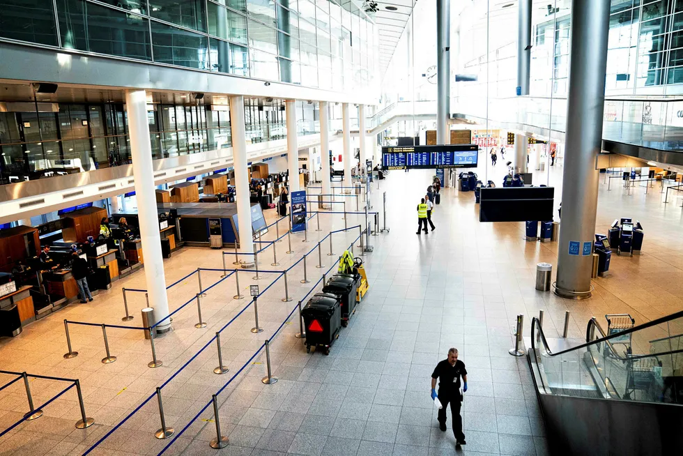 Danmark kan gå glipp av milliarder hvis politikerne venter for lenge med å åpne opp for turisme, sier administrerende direktør for Københavns lufthavn.