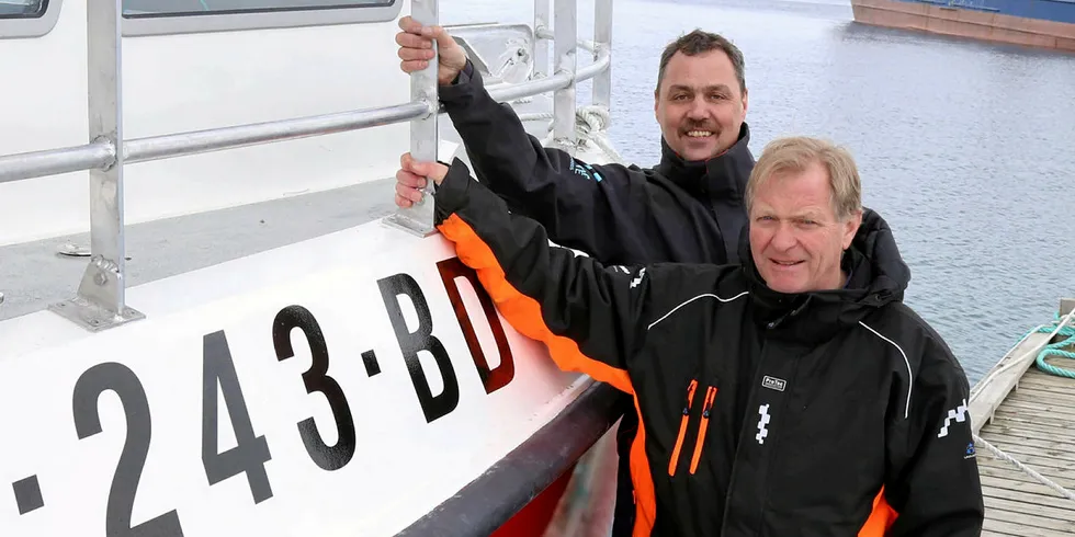 SAMARBEID: De har samarbeidet nært under i innspurten på nye «Sundsbøen», skipper Finn Tore Frantzen (tv) og Selfa-sjef Erik Ianssen. Søndag kveld kunne endelig kursen settes nordover.