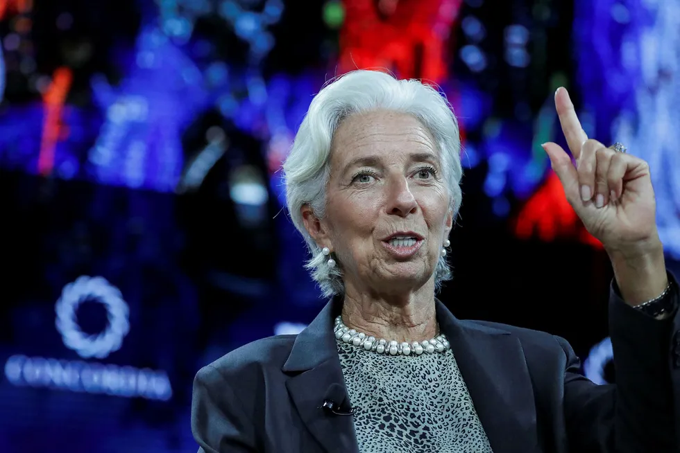 Det internasjonale pengefondet IMF har lagt frem sin «Global Financial Stablility Report der det advarer om gjeldsøkningen hos husholdningene i verden. På bildet IMF-sjef Christine Lagarde. Foto: Jeenah Moon/Reuters/NTB scanpix