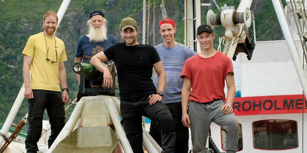 Mannskapet på «Roholmen» fra Ballstad i Lofoten. Fra venstre: Bjarne Pettersen, Jan-Ivar Pettersen, Christoffer Pedersen, Even Berg Farstad og Trygve Pettersen.