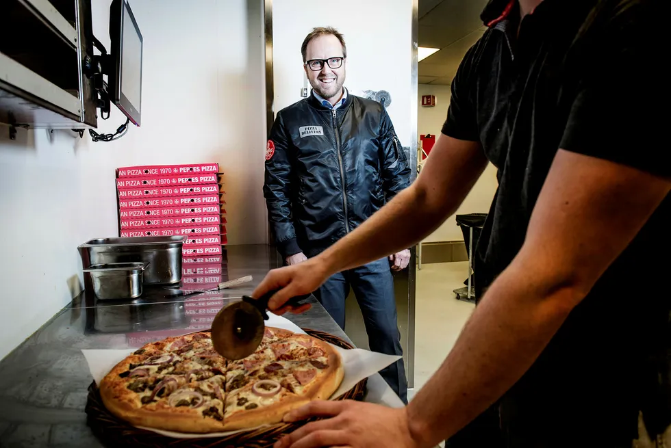 Peppes har tatt steg innen take away og hjemlevering, men har det siste året også introdusert ferdigpizza i frysedisken. Her er Peppes-sjef Espen Hoff.