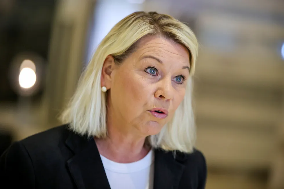 Justis- og beredskapsminister Monica Mæland understreker at både Etterretningstjenestens og PSTs trusselvurderinger peker på at påvirkningstrusselen fra fremmede stater utgjør «en av de største truslene mot nasjonal sikkerhet i Norge».