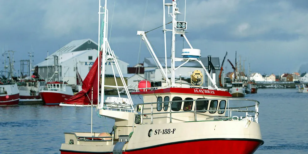 UKLART: Nordlands fylkes fiskarlag utfordres til å si hva som skal skje med båtene som tas ut av fiske, dersom det skal bli lov å samle to ID-kvoter på én båt i lukket gruppe under 11 meter.