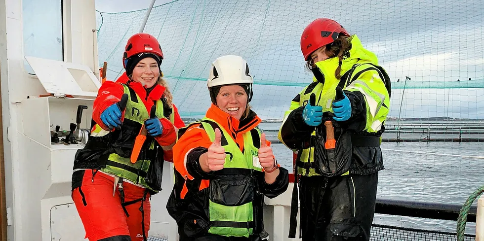 21. februar tok kvinnelige arbeidere over SinkabergHansens lokalitet ved Lismåsøy i Brønnøysund. Fra venstre: Sanna Syvertsen Aasen, Anniken Mork og Henriette Pettersen.