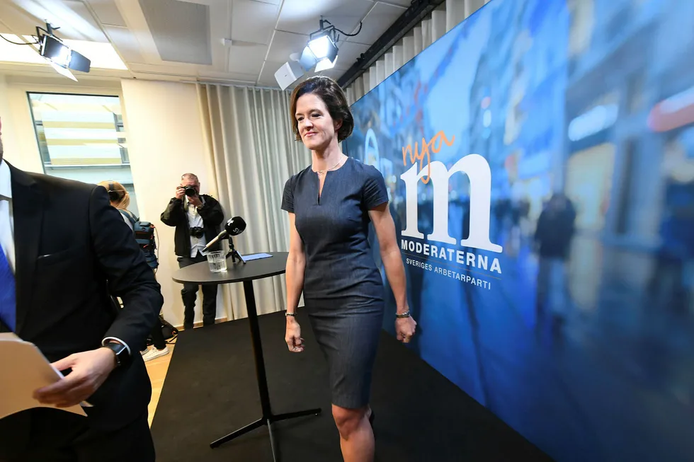 Partileder for Svenske Moderaterna, Anna Kinberg Batra holder pressekonferanse på partikontoret i Stockholm fredag. Batra gikk av etter lengre tids spekulasjoner om at hun hadde mistet tillit innad i partiet. Foto: Fredrik Sandberg/TT/NTB Scanpix