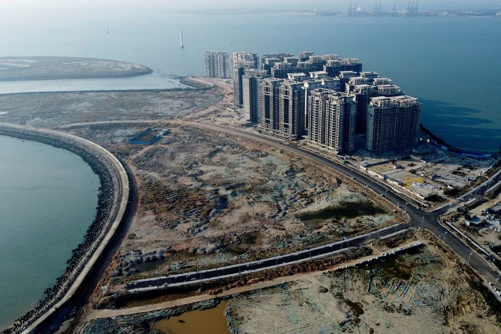 Disse 39 høyhusene på den kunstige øya Ocean Flower Island ved den kinesiske byen Danzhou i Hainan-provinsen skal rives. Det er det kriserammede eiendomsselskapet China Evergrande Group pålagt å gjøre av lokale myndigheter.
