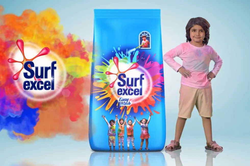 A screenshot from an Indian TV advert for Unilever's Surf Excel washing powder.
