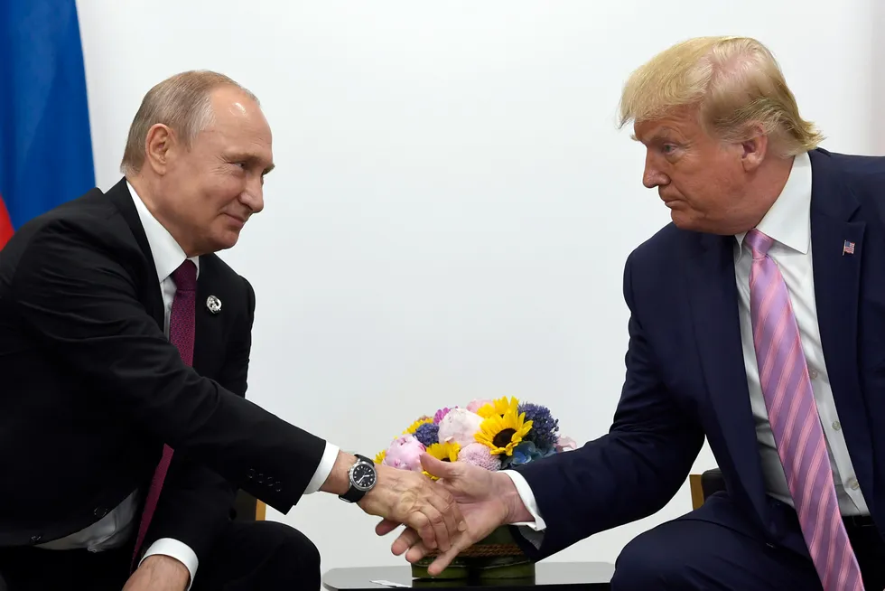 Donald Trump har antydet to mulige løsninger i Ukraina. Den ene er en avtale mellom ham og Putin, i likhet med München-avtalen fra høsten 1938, der Ukraina må gi fra seg territorium, skriver Anders Kjølberg. Bildet er fra G-20-møtet i Japan i 2019.