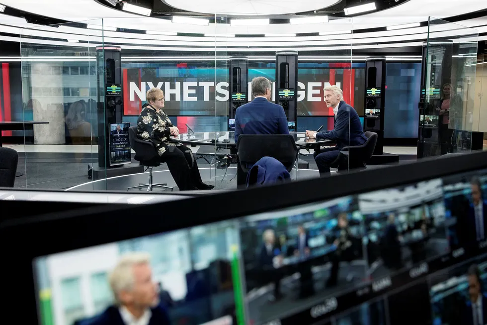 TV 2 Nyhetskanalen er en av kanalene som Get-kundene har mistet etter bruddet i forhandlingene. På bildet er daværende kulturminister Trine Skei Grande, TV 2-sjef Olav T. Sandnes og programleder Sturla Dyregrov.