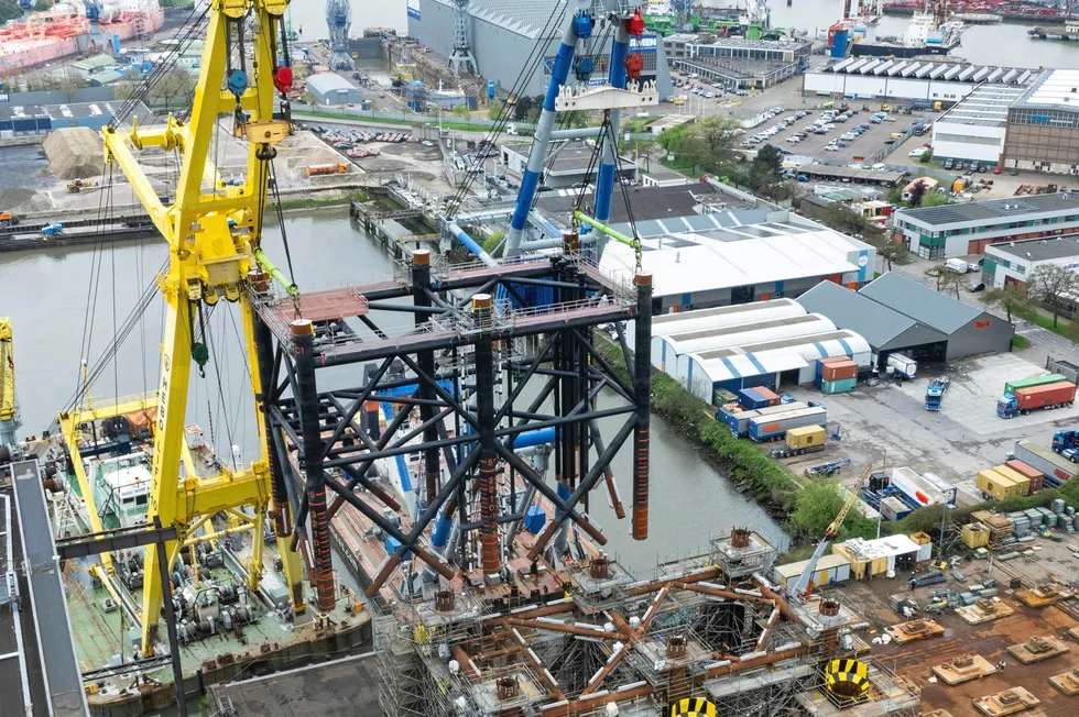 Lifting and loading out: at HSM Offshore Energy's yard in Holland