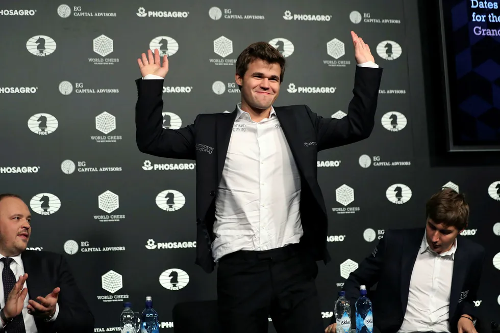 Magnus Carlsen er kåret til verdens beste sjakkspiller gjennom tidene av et avansert sjakkprogram. De fire beste er i en særklasse, ifølge analysen. På bildet jubler Carlsen etter å ha vunnet VM-tittelen i kamp mot Sergej Karjakin fra Russland i fjor. Foto: Mark Kauzlarich/Reuters/NTB Scanpix