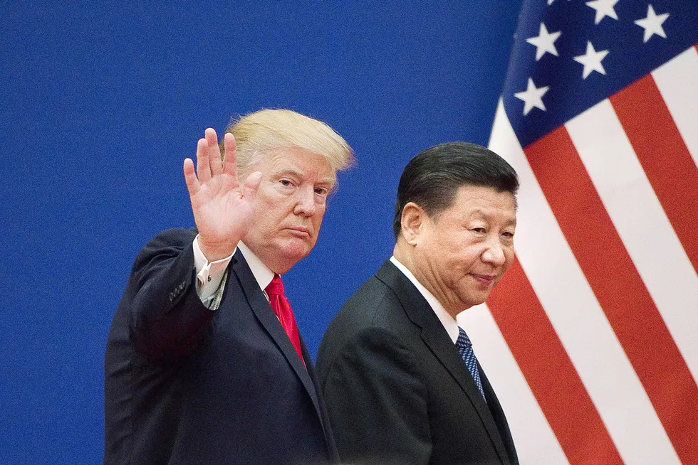 Det er snart farvel til Donald Trump (til venstre). Kinas president Xi Jinping vinner frem.