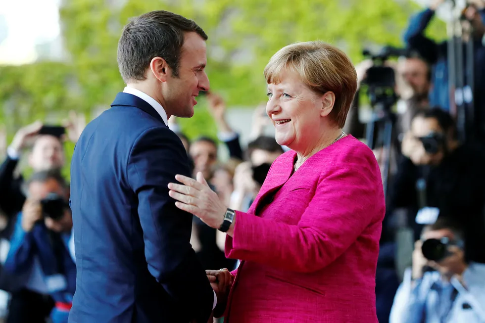 EU-venner: Frankrikes president Emmanuel Macron og Tysklands forbundskansler Angela Merkel. Foto: Fabrizio Bensch/Reuters/NTB Scanpix