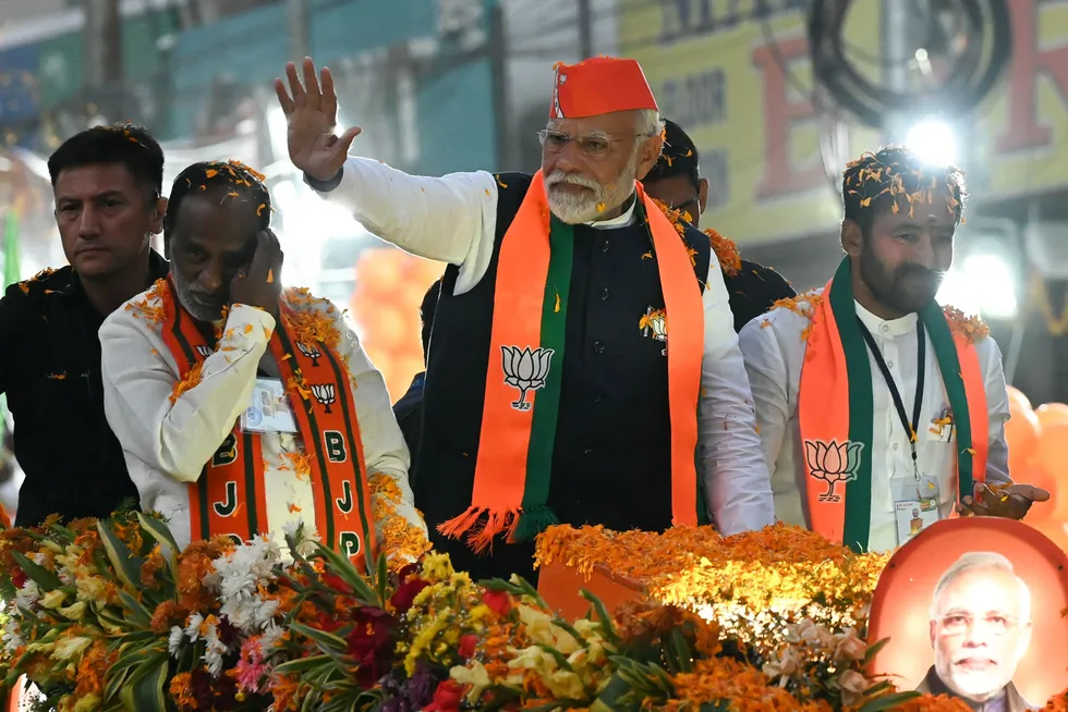 Indias statsminister Narendra Modi har levert høy økonomisk vekst – senest i siste kvartal. De neste seks månedene vil delstatsvalg og nasjonale valg dominere. Her fra valgkampanje i delstaten Telangana i slutten av november.