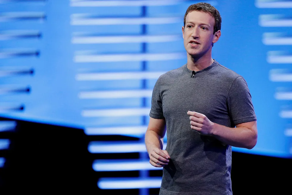 Facebook-sjef Mark Zuckerberg er i hardt vær etter at det ble kjent at informasjon om 50 millioner Facebook-brukere tilfløt analyseselskapet Cambridge Analytica. Foto: Eric Risberg/AP/NTB Scanpix