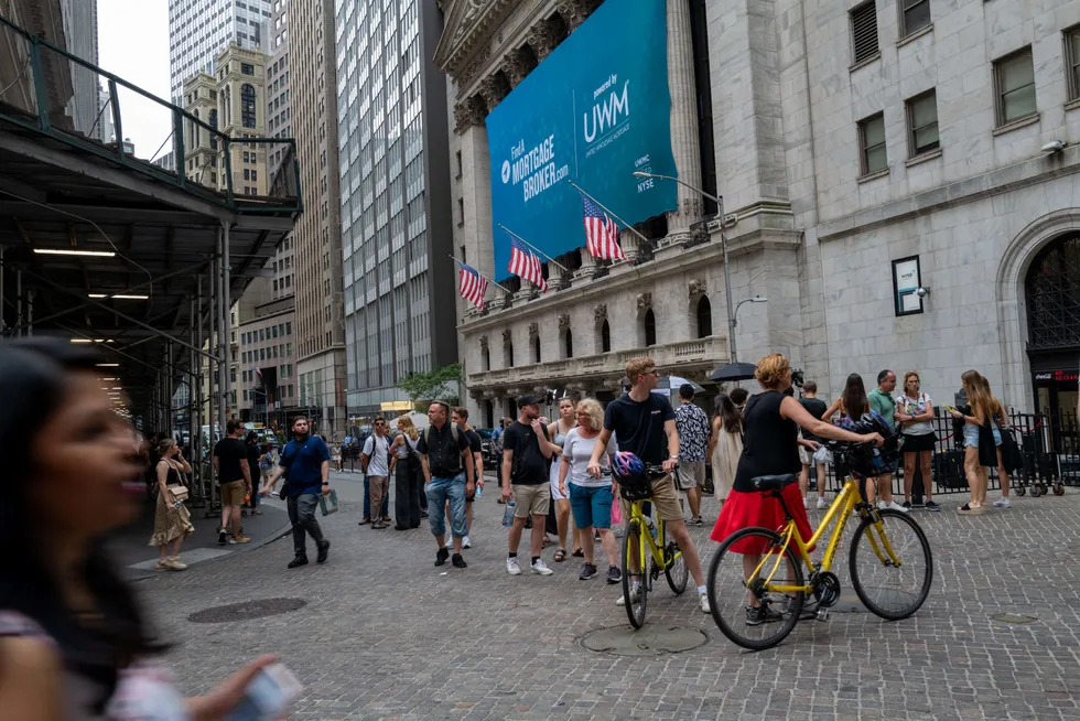 Børsene er fortsatt ventet å være volatile denne sommeren. Her fra Wall Street på Manhattan i New York.