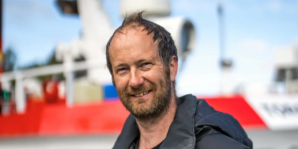 Geir Stuve Rommetveit har gitt fiskerinæringen i vest et ansikt gjennom NRK-serien «Fiskerne». Med et nybygg på gang, er han i dag bekymret for både renteoppgang og konsekvensene for samfunnet rundt ham.