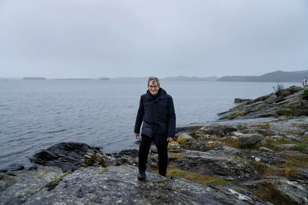 Professor Petter Osmundsen ved Universitetet i Stavanger forsvarer oljeskattepakken. – Det er en veldig stor oppside her, sier han.