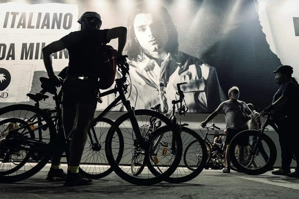 Hver uke møtes stadig flere av Milanos sykkelentusiaster til Critical Mass, en nattlig sykkeltur i storbyens gater.
