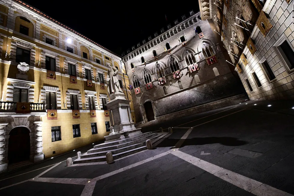 Uvisst hva som vil skje med den kriserammede banken Monte Dei Paschi di Siena. Foto: Giuseppe Ccaace/Afp/NTB scanpix