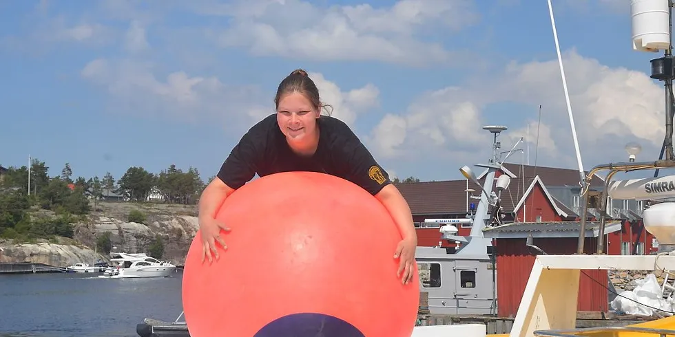 Helene Kristoffersen med nybåten "Helene".