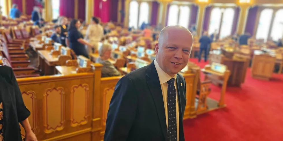 Finansminister Trygve Slagsvold Vedum like før avstemmingen om lakseskatten i Stortinget 31. mai 2023.