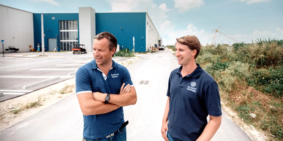 Styreleder og gründer Johan E. Andreassen (til venstre) og finansdirektør Karl Øystein Øyehaug styrer Atlantic Sapphire i Miami i USA.
