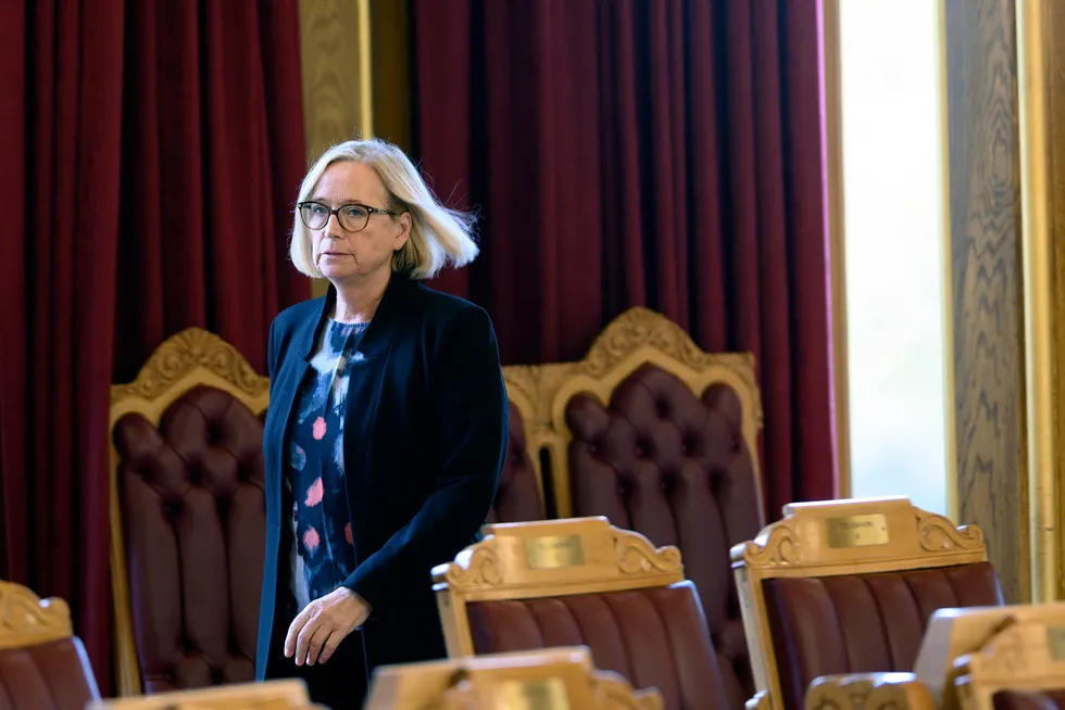 Senterpartiets parlamentariske leder Marit Arnstad høster lite entusiasme i regjeringen for sitt krav om reforhandling av avtalene om kraftutvikling med Europa.