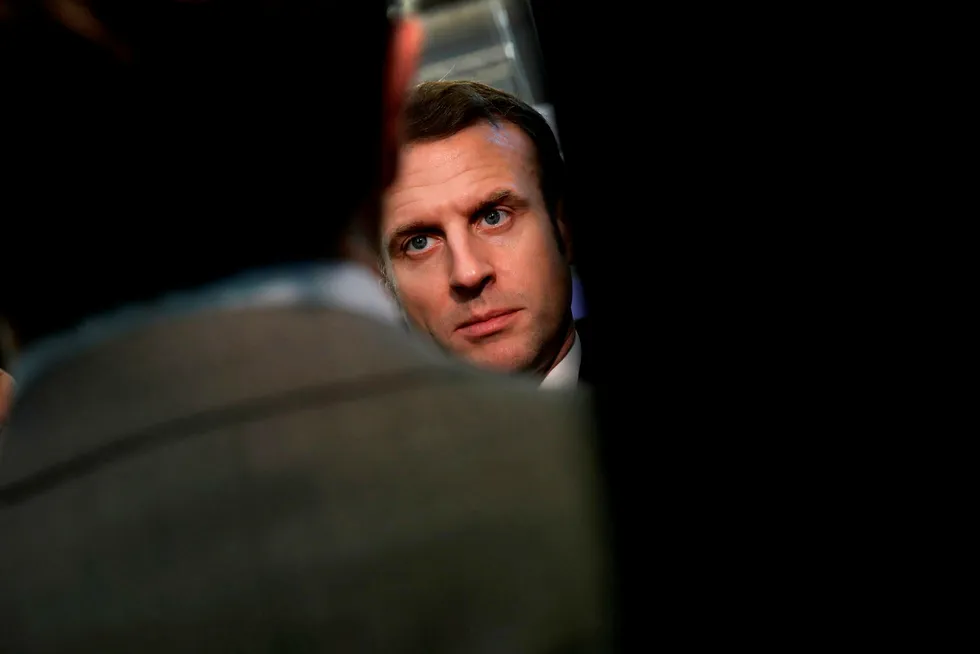 Frankrikes president Emmanuel Macron sier han er usikker på om EU og Storbritannia blir enige om en handelsavtale i år.