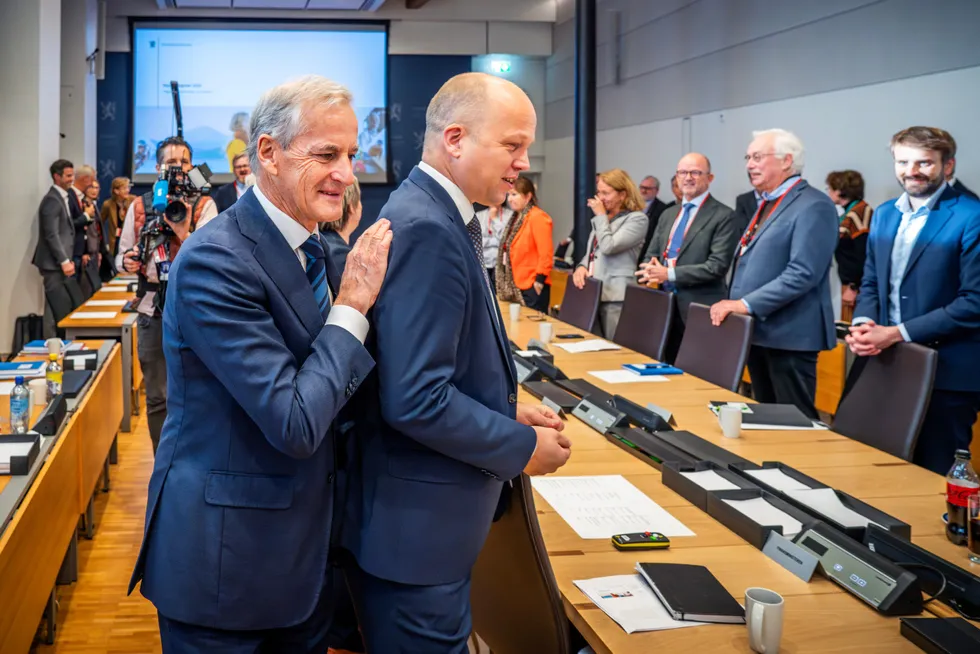Statsminister Jonas Gahr Støre (Ap) og finansminister Trygve Slagsvold Vedum er enige om å knytte seg enda tettere opp mot EUs klimapolitikk, og gå i dialog med EU om å innføre deres klimatoll også i Norge.