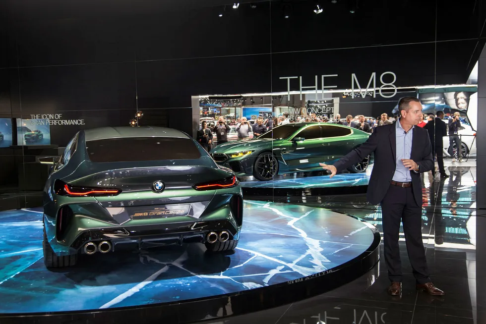Frank van Miel, sjef for BMW M viser den nye BMW M8 Gran Coupe i Genève 2018. Foto: Embret Sæter