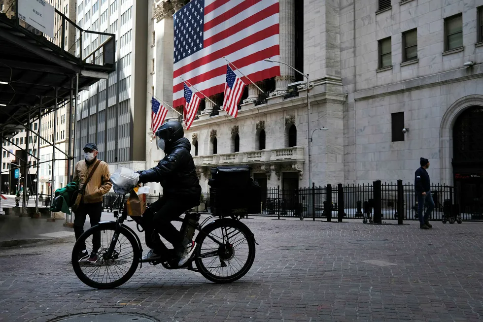 Gatebildet på Wall Street er rolig, mens markedsuroen fortsetter for fullt inne her på New York-børsen (Nyse).