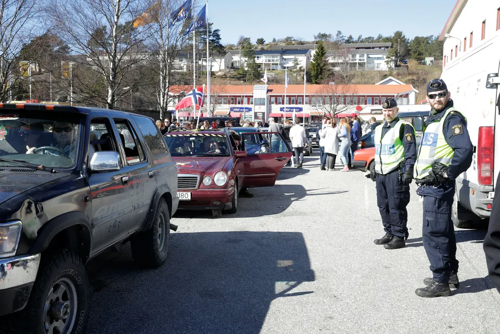 Nordmenn på handletur i Strømstad i påsken. Foto: Ruud, Vidar