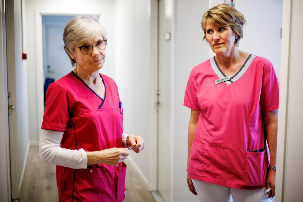Legene Marie Erlandsen (til høyre) og Liv Kjustad på legekontoret Humana i Sandvika har i årevis mottatt sensitiv informasjon om barnevernsbarn de ikke skulle hatt.