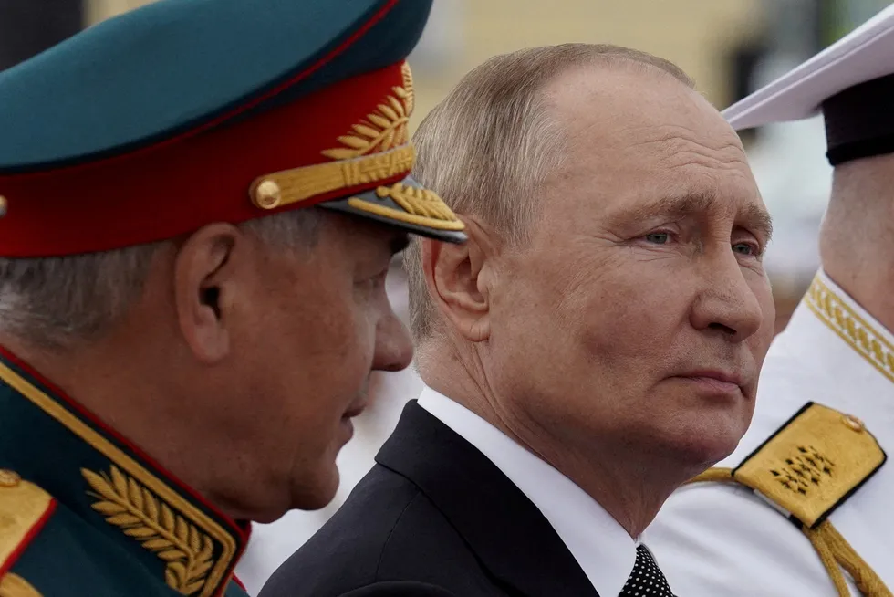 President Vladimir Putin og forsvarsminister Sergej Sjojgu lykkes dårlig med krigen i Ukraina.