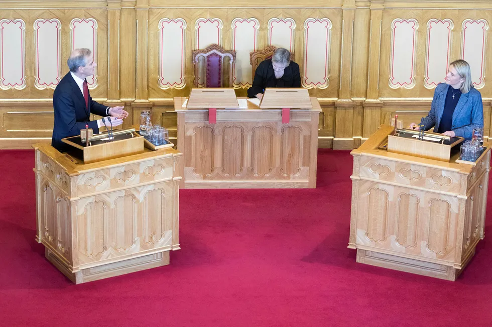 Jonas Gahr Støre og Sylvi Listhaug møttes i Stortinget like før Listhaug gikk av som justisminister på grunn av et Facebook-innlegg om Arbeiderpartiet.