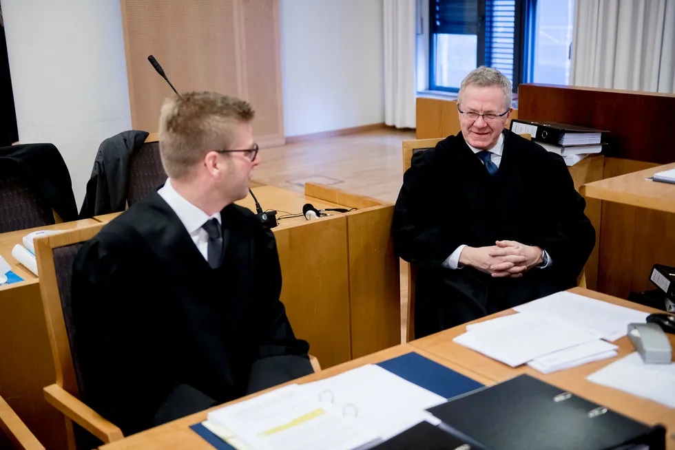 Advokat Steinar Mageli (til høyre) fører saken mot DNB for Forbrukerrådet som startet mandag, sammen med advokat Jens Henrik Lien. Foto: Fartein Rudjord