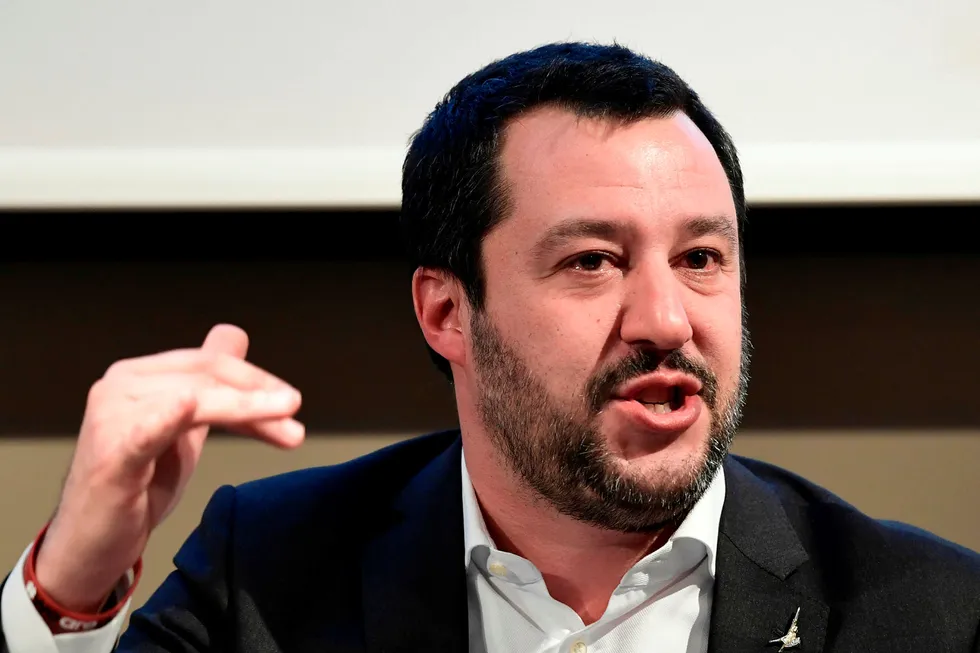 Lederen for det italienske partiet La Lega, Matteo Salvini, ønsker blant annet store skattelettelser. Det koster penger. Foto: Miguel Medina/AFP