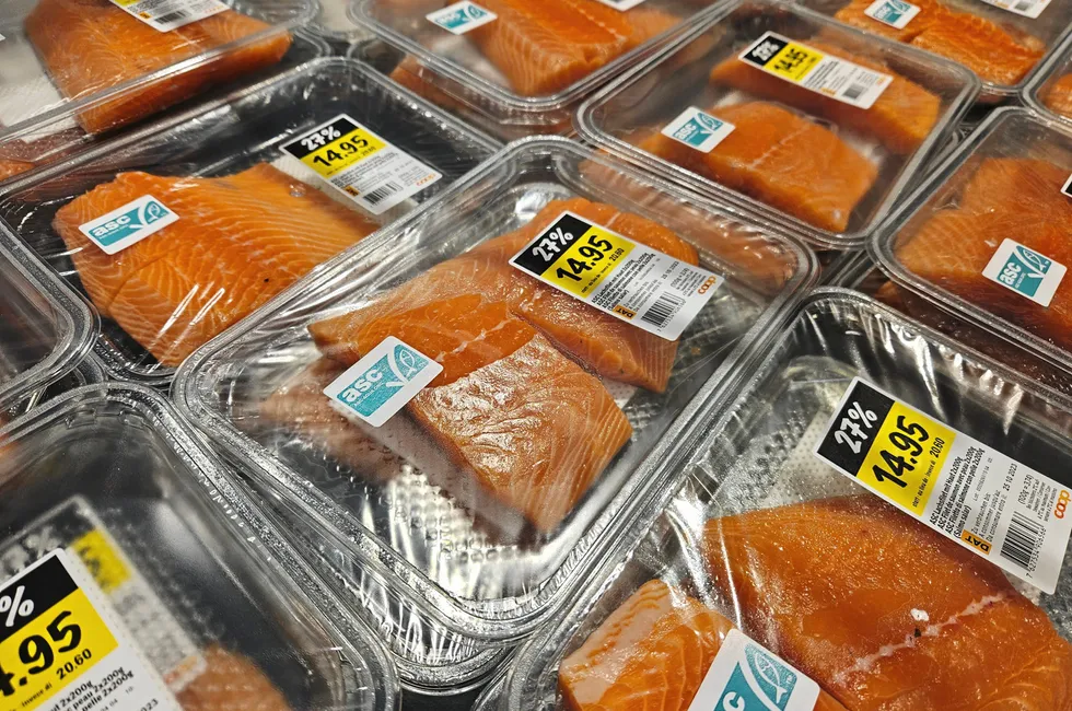 Low harvest volumes and smaller sizes took a toll on salmon prices this week.