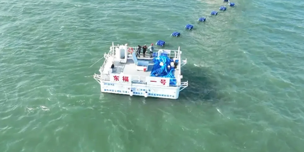 The floating platform in Xinghua Bay that is producing green hydrogen directly from seawater.