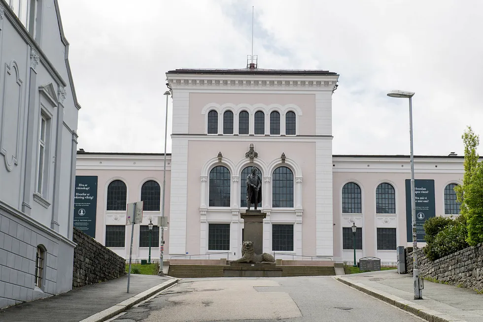 Universitetet i Bergen har anmeldt en av sine tidligere ansatte.