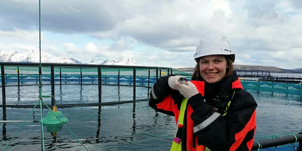 Thea Kildahl er nå driftsoperatør hos Cermaq i Steigen i Nordland. I april i år var hun lærling samme sted -- under veiledning av Kigok. Alle foto: Camilla Kristensen