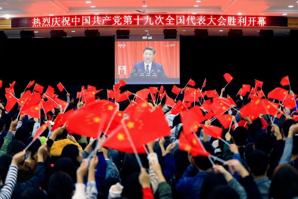 Etter at den 19. folkekongressen er avsluttet i Beijing denne uken, kan det bli klart hvem som er kandidater til å overta etter president Xi Jinping og lede Kina fra 2022 til 2032. Foto: Chinatopix via AP/NTB Scanpix
