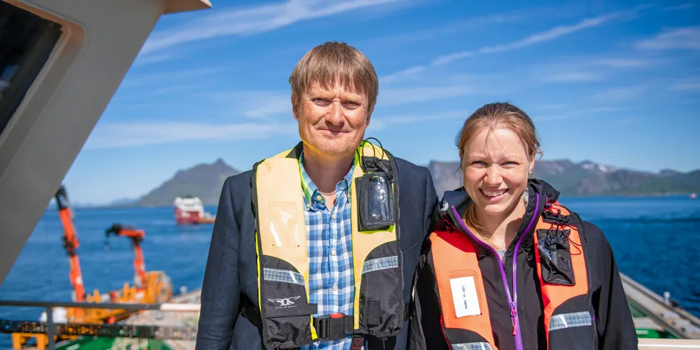 Therese Berg har vokst opp med oppdrett. Her er hun sammen med far og Nordlaksgründer Inge Berg om bord på Havfarmen.