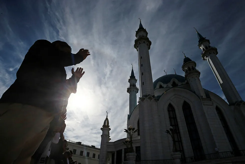 Ved fastemånedens slutt betaler mange muslimer sin religiøse skatt, som skal tilsvare 2,5 prosent av ditt årlige overskudd. Foto: Yegor Aleyev/Getty Images