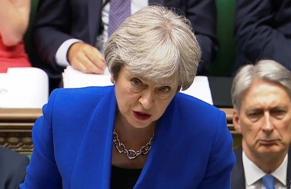 Theresa May hadde onsdag spørretime i parlamentet, før hun senere var tilstede under avstemningen. Foto: AFP Photo