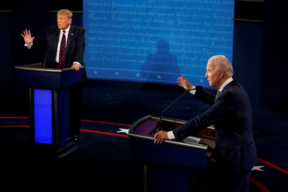 USAs president Donald Trump og demokratenes presidentkandidat Joe Biden i sin første presidentdebatt i Cleveland, Ohio i slutten av september.