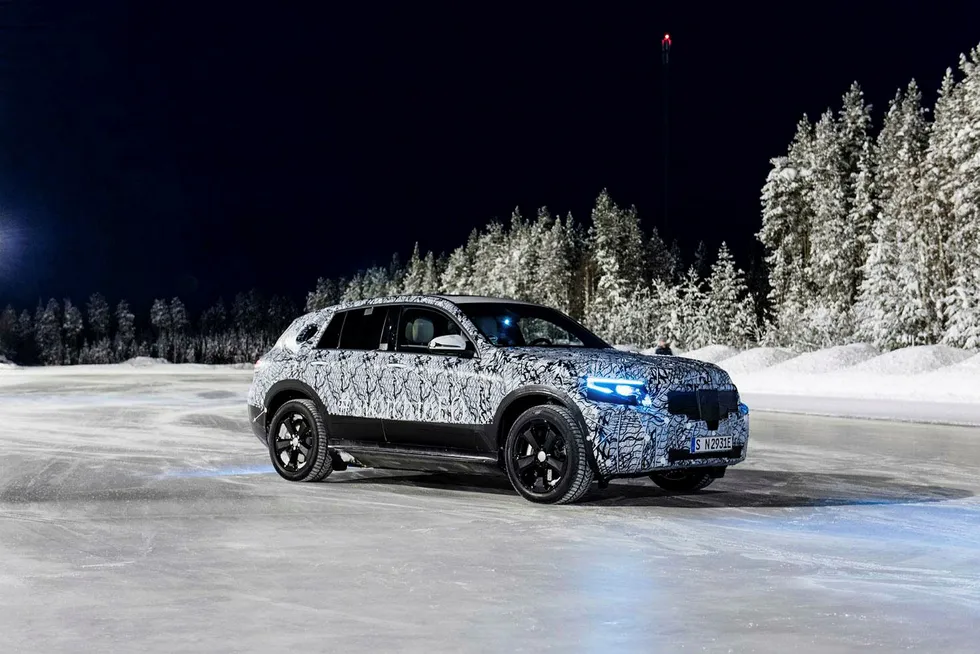 Mercedes-Benz EQC kommer neste år. Her testes elbilen i Nord-Sverige. Foto: Mercedes-Benz