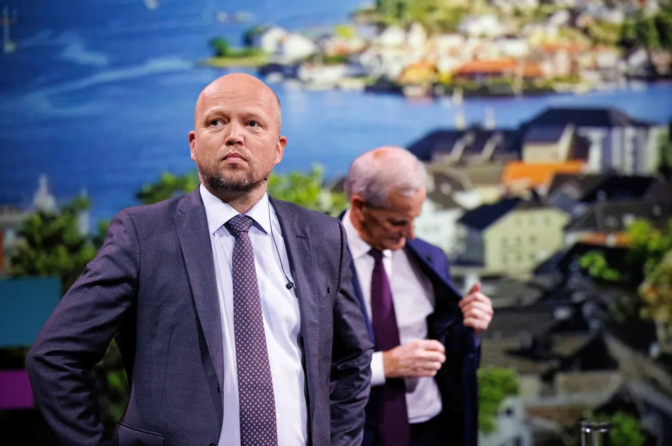 Finansminister Trygve Slagsvold Vedum sammen med statsminister Jonas Gahr Støre. Bildet er tatt ved en tidligere anledning.